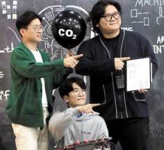 [동문] ‘벤처 양대산맥’ KAIST·포스텍 젊은 창업자 6인의 새해 출사표...벽 타는 로봇·전류 통하는 옷… “세상 바꾸는 개척자 되겠다” 이미지